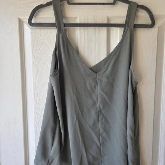 Forever 21 Sage Green Top Size M - Picture 2 of 4